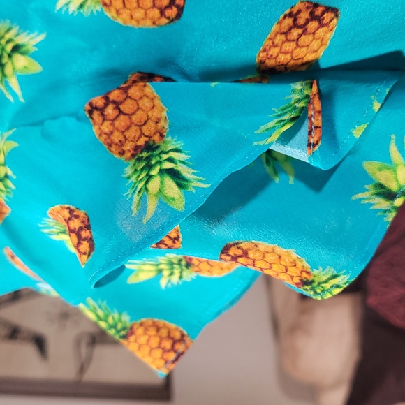 Alice + Olivia pineapple blouse - Picture 4 of 7